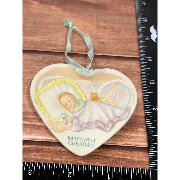 1997 HALLMARK ORNAMENT QX6535 BABYS FIRST CHRISTMAS PORCELAIN BY LADENE VOTRUBA - Picture 7 of 9